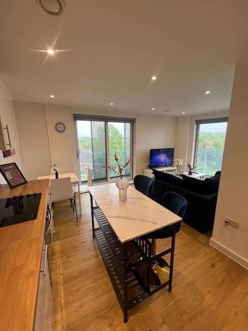 2 Bed Corner Apartment With Gym Manchester Eksteriør billede