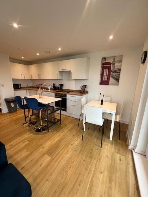2 Bed Corner Apartment With Gym Manchester Eksteriør billede